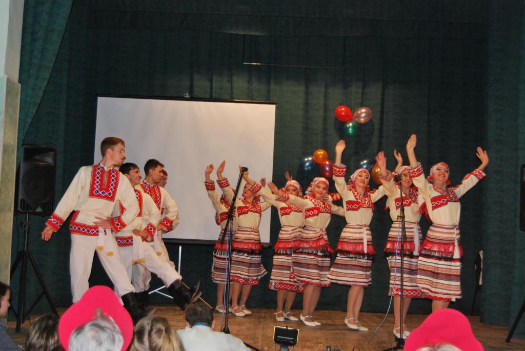 Мордовский танец в исполнении студентов училища культуры